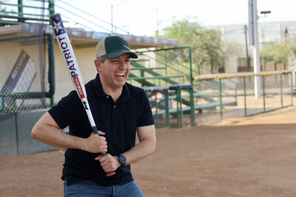 DelValleColosio's tweet image. En el #deporte, como en la vida, no hay límites ⚾💙

Pasamos una tarde increíble con el Club Gigantes de #Hermosillo, un equipo que nos demuestra todos los días que la actitud y el corazón lo pueden todo. 🙌

Jugamos, nos divertimos y, sobre todo, escuchamos a madres y padres de