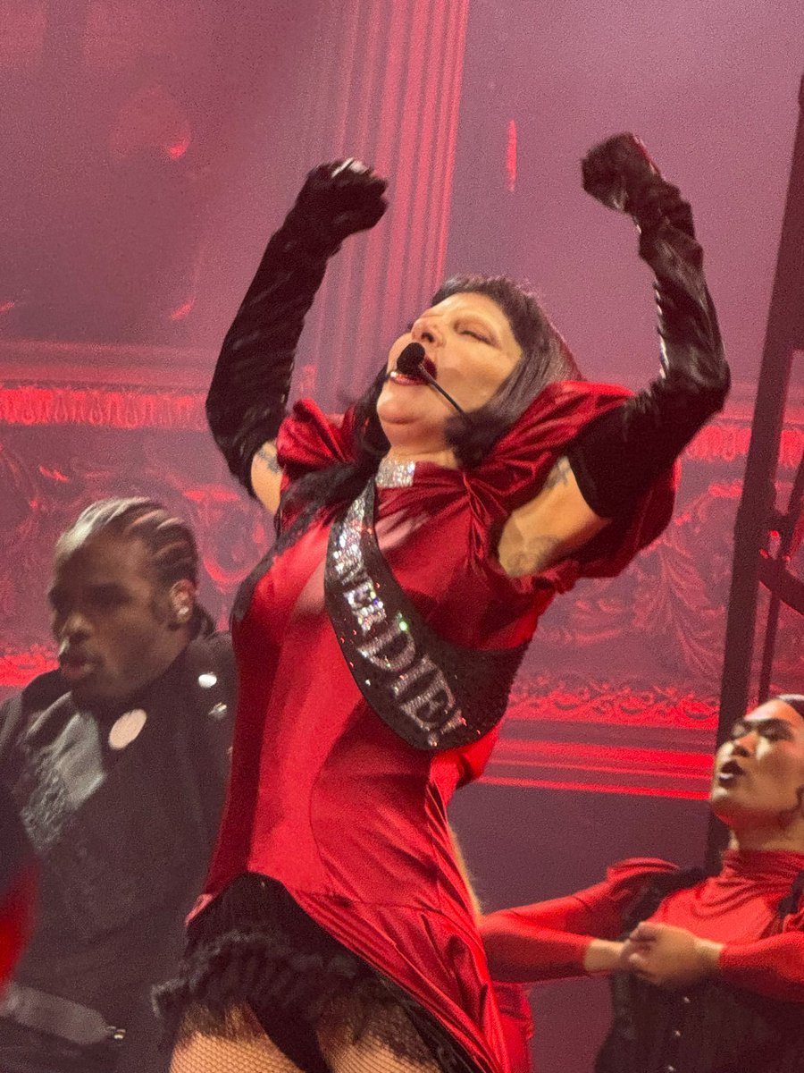 RDTLadyGaga's tweet photo. Lady Gaga usando uma das faixas mais importantes no show de hoje (13). 🖤

“Monsters Never Die!”

📸 holdmymeatpurse https://t.co/bXZATrMtus