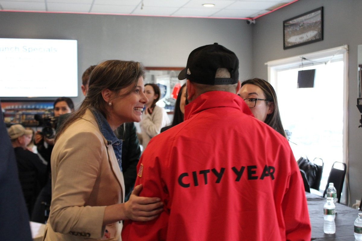 Maggie Goodlander tweet media