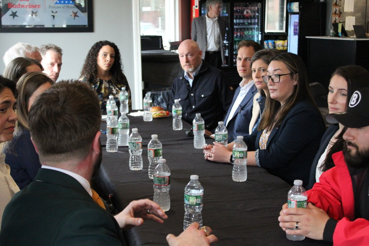 Maggie Goodlander tweet media