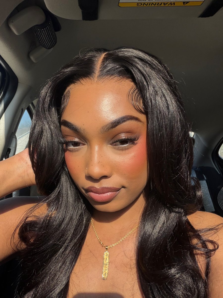 dayshashanice's tweet photo. Is it sundress season yet?👀 https://t.co/is8Q7PBZRf