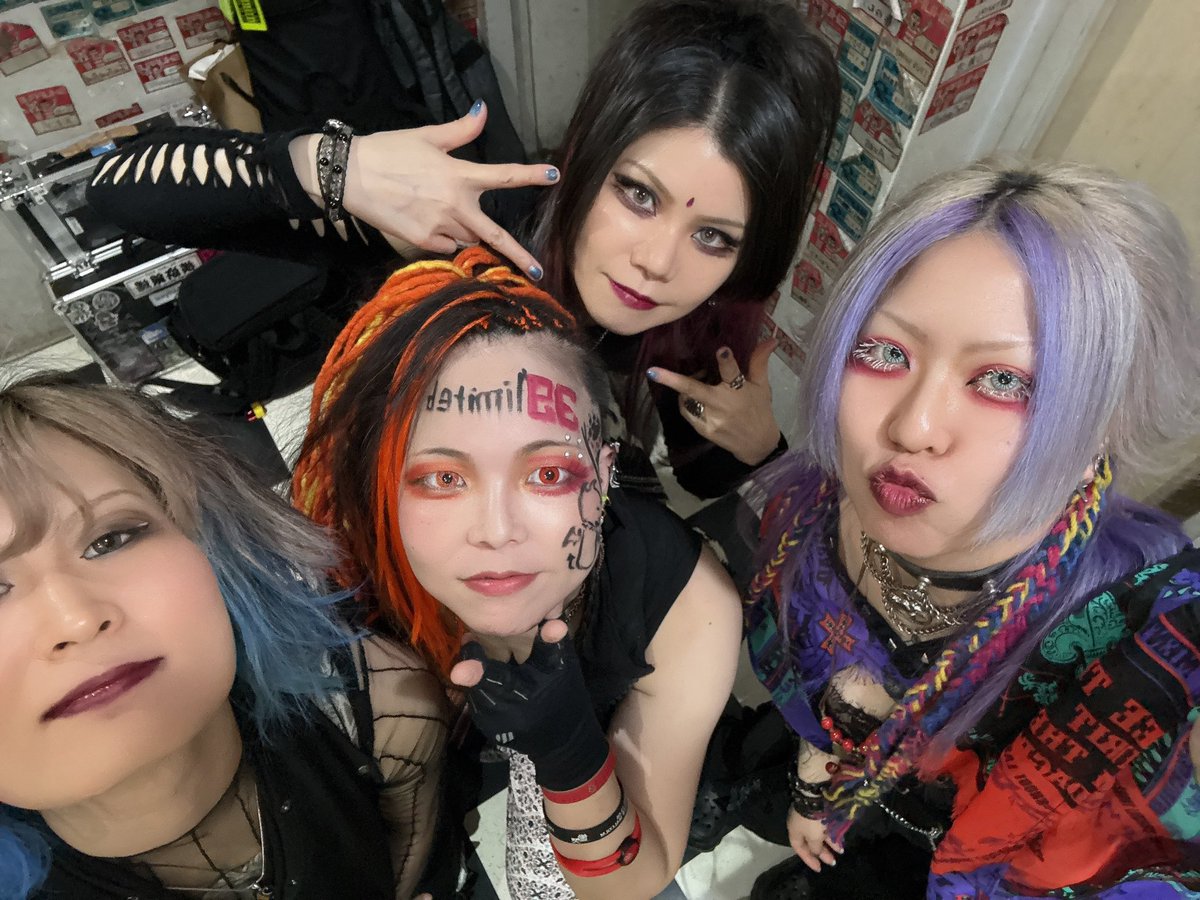 SATOKI_HADICHI's tweet photo. 今年も無事年を重ねました！
毎年生誕祭で胃を痛くして病んでる時期だけど、今年は楽しみが圧倒的！
バンドで迎える生誕祭ってこんなにワクワクするんだね、、、
ハヂチになれてよかった
またライブ当日に言葉にして伝えます！ https://t.co/A2wd4DIYKw