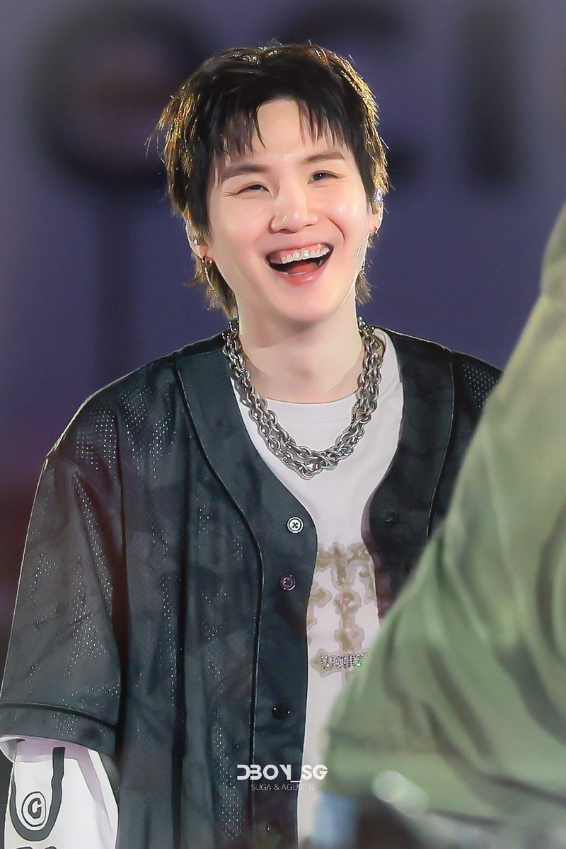 💜 260412 BTS WORLD TOUR ‘ARIRANG’ IN GOYANG

무대위에서 윤기가 정말 행복해보여, 그행복이 저에게도 느껴지네요~ 행복 파도타기 같은 느낌 🤟🫰🫶

#방탄소년단​ #BTS #SUGA #슈가 #윤기 #AgustD #ARTIST #Prod_SUGA