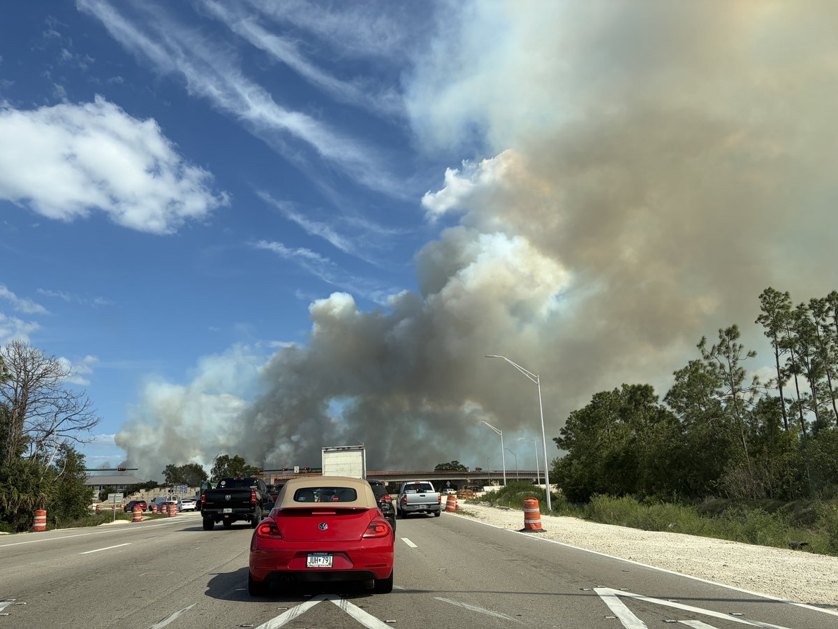 WeatherWithLaur's tweet image. 🔥 NEW: Crews are batting a 180-acre brush fire in Picayune Strand State Forest in Collier County. Easterly winds will bring this smoke west towards Naples and surrounding communities. #flwx #naples