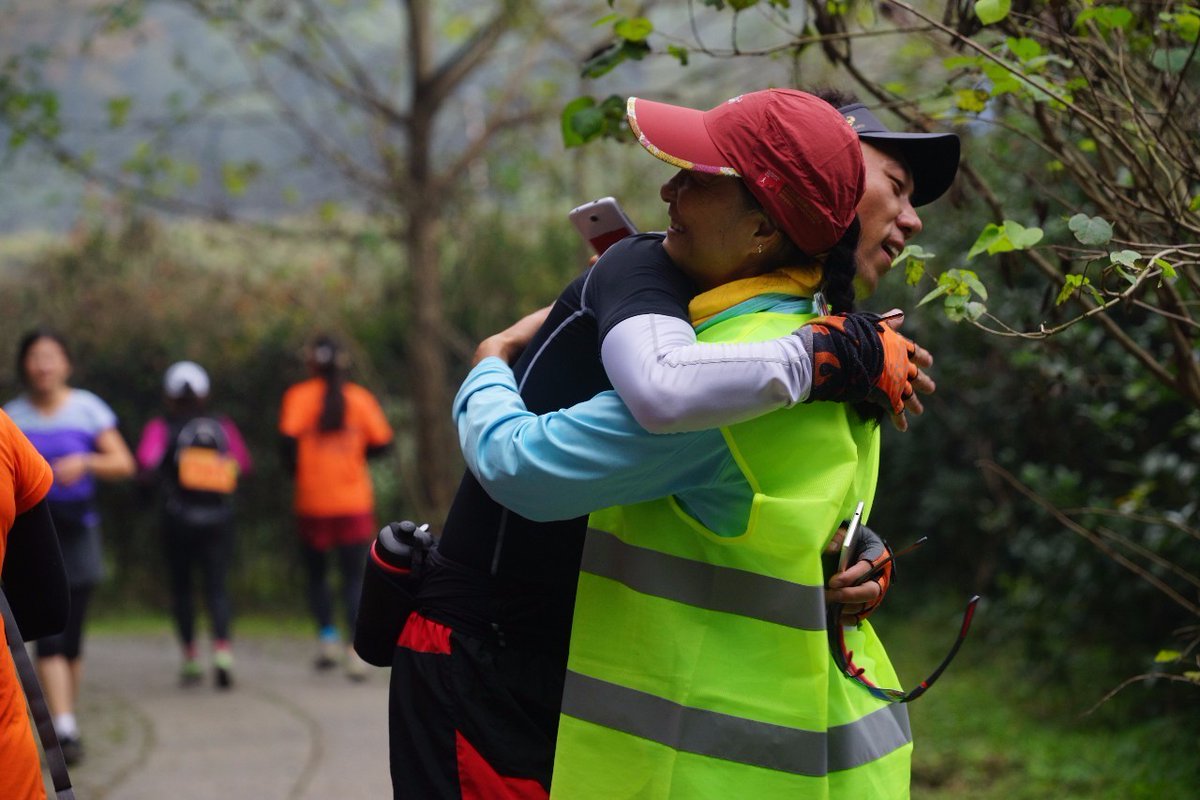 clementine tweet media