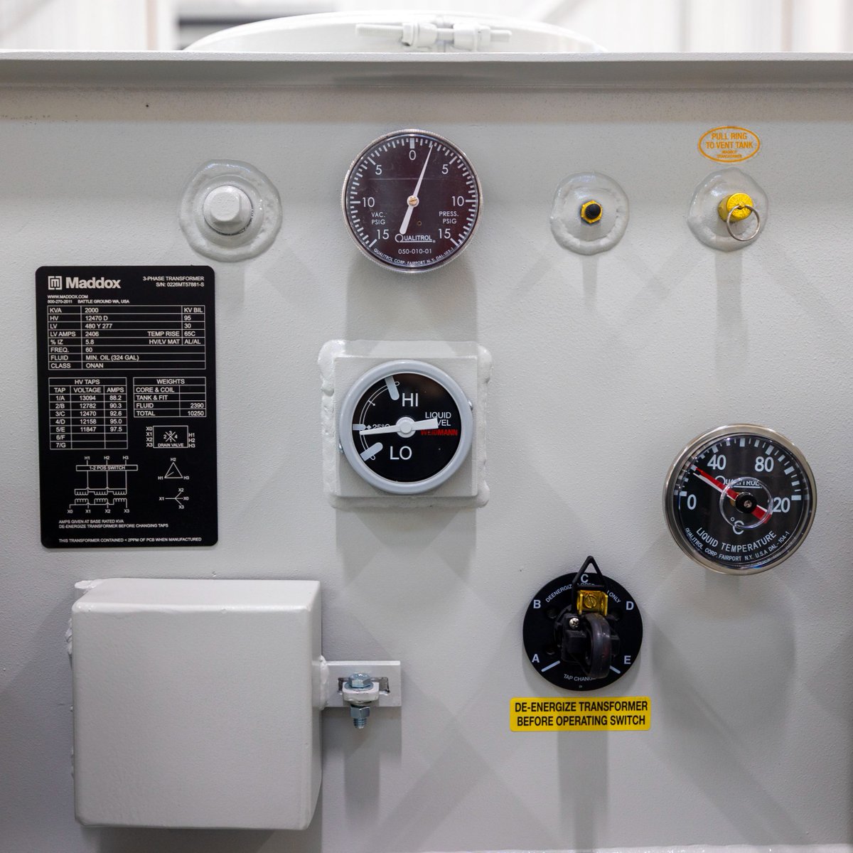 Maddoxxfmr's tweet image. 2000 kVA Remanufactured Substation.

This transformer is headed to a renewable energy project in Sacramento, CA. 

• HV: 12470 D LV: 480 Y 277
• Temperature Rise: 65℃
• ONAN Class

#Electrical #Transformer #Substation