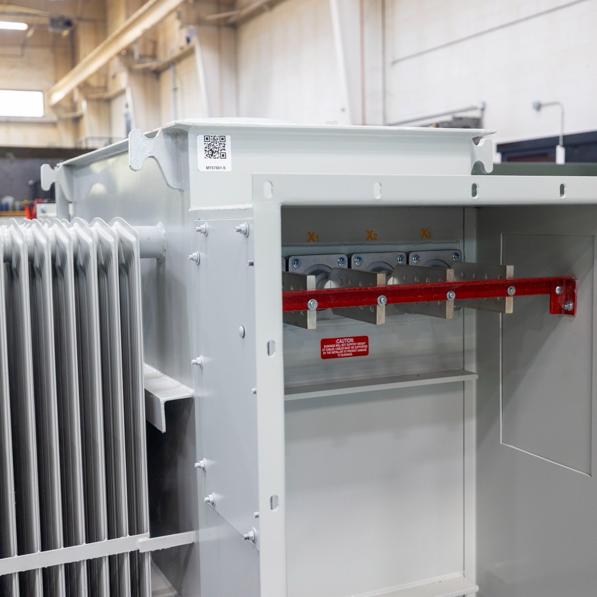 Maddoxxfmr's tweet image. 2000 kVA Remanufactured Substation.

This transformer is headed to a renewable energy project in Sacramento, CA. 

• HV: 12470 D LV: 480 Y 277
• Temperature Rise: 65℃
• ONAN Class

#Electrical #Transformer #Substation