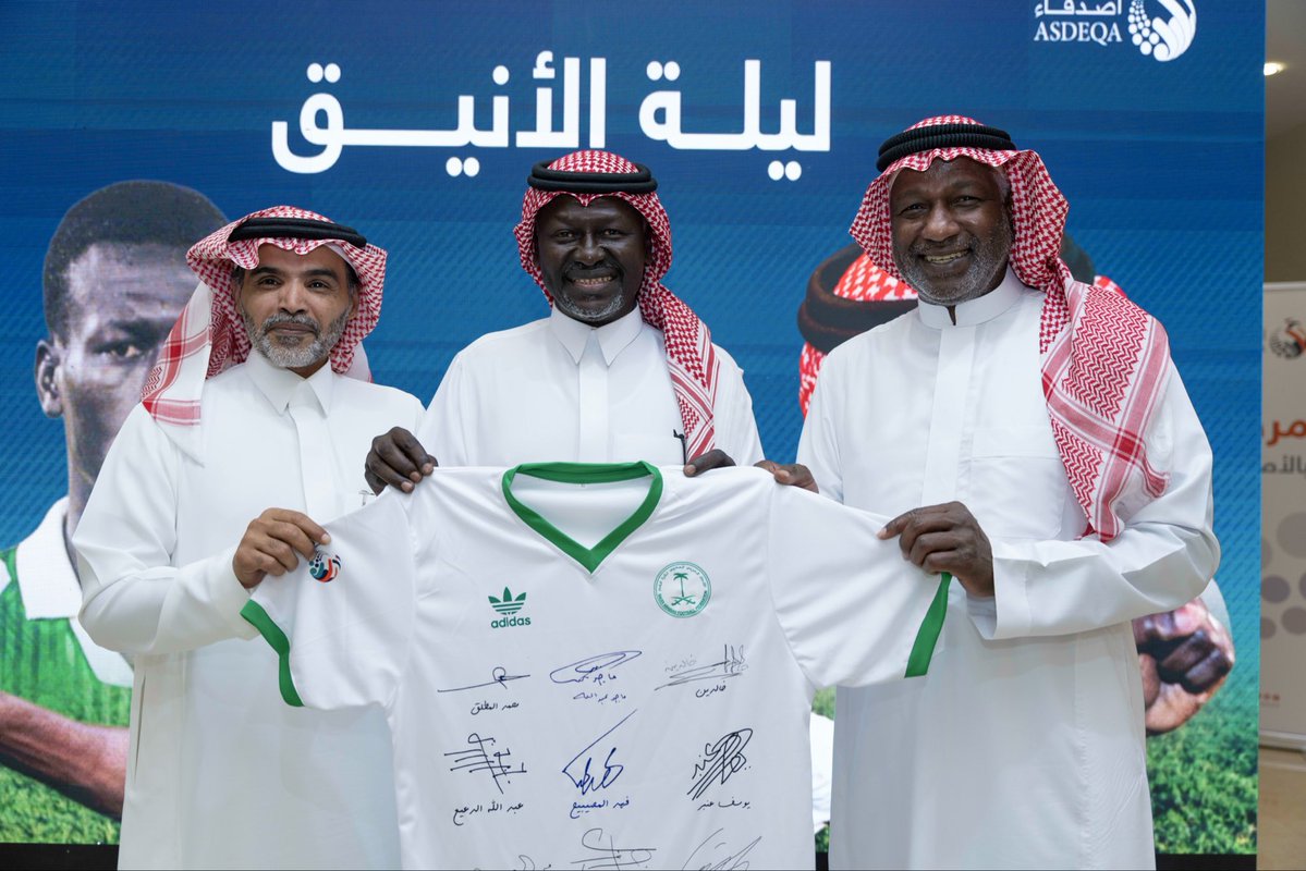 نجوم الوفاء ..
صنعوا يوم خالد لخالد 
#جمعية_أصدقاء 
#ليلة_الانيق