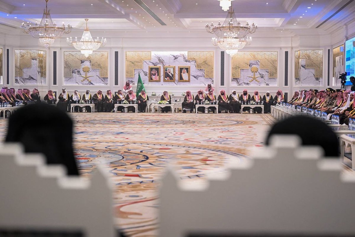 EmarahAlQassim's tweet photo. بعد ان سجلت المنطقة قفزة سياحية بـ 1.2 مليون سائح في الربع الأول من 2026 بنمو 17%، وسط تألق لافت للسياحة الريفية والتراثية التي باتت تشكل هوية المنطقة الجاذبة…

سمو #أمير_منطقة_القصيم: نحمد الله ونشكره على ما تحقق من أرقام مشرفة وإنجازات كبيرة في مجال السياحة بجميع نشاطاتها، وخصوصاً نشاط السياحة الريفية وانتشار المنتجعات المتميزة بالمنطقة. فالمنطقة تزخر بوجهات متنوعة، وتتصدر السياحة الريفية والصحراوية والشتوية النشاطات التي تتميز بها القصيم، مما يعزز مكانتها كوجهة رائدة على مدار العام.