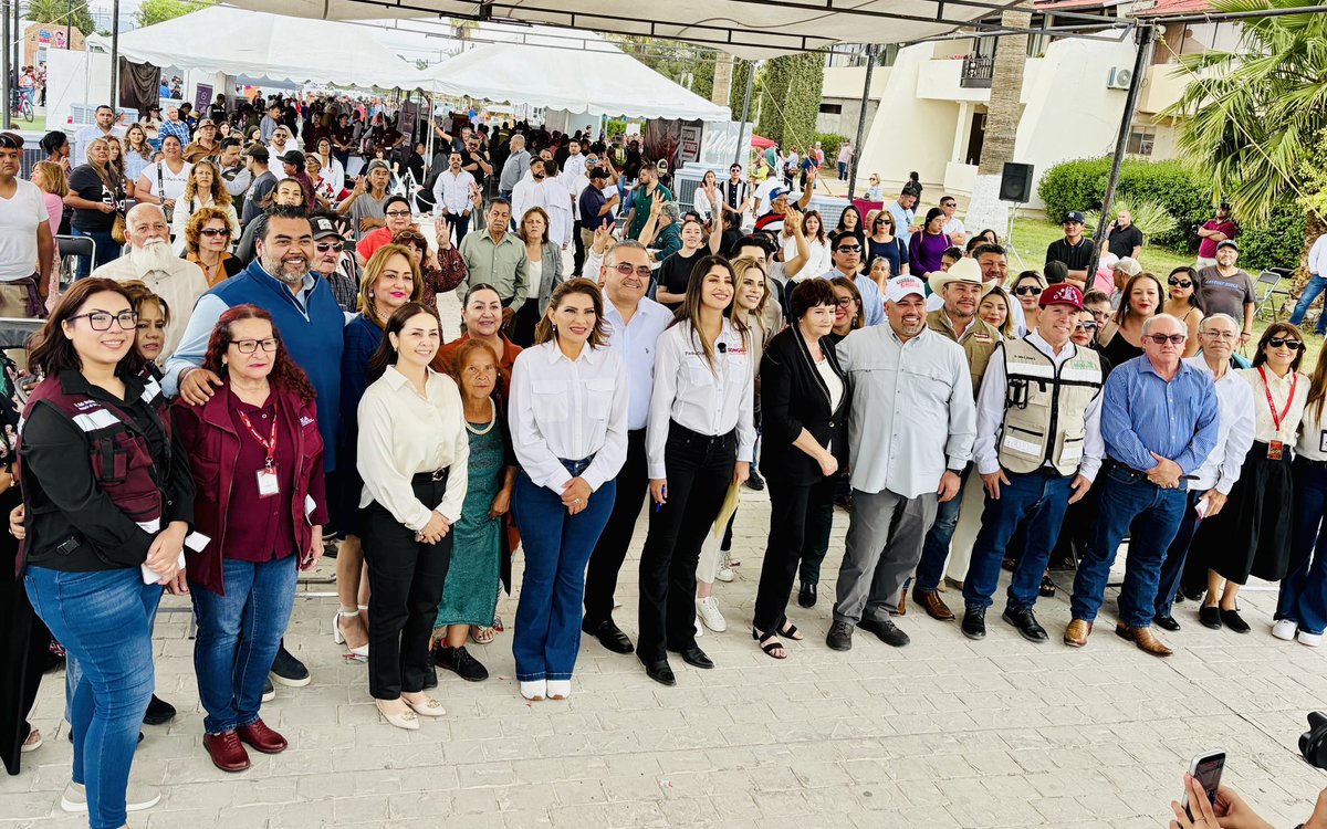 AlcarazSheila's tweet photo. ¡En el Gobierno de Sonora se trabaja a ras de suelo! Por ello, Sonora Atiende llegó este fin de semana a Agua Prieta con una gran variedad de apoyos y servicios gubernamentales. 

Sonora Atiende es una extraordinaria estrategia impulsada por nuestro Gobernador, @AlfonsoDurazo a fin de brindar atención integral y cercana en todos los municipios.

Desde @SeMujeresSon participamos con nuestro módulo informativo y de atenciones especializadas con enfoque de género. Asimismo, contamos con un Centro LIBRE, cerca de ti en Agua Prieta. Somos tu red de apoyo.