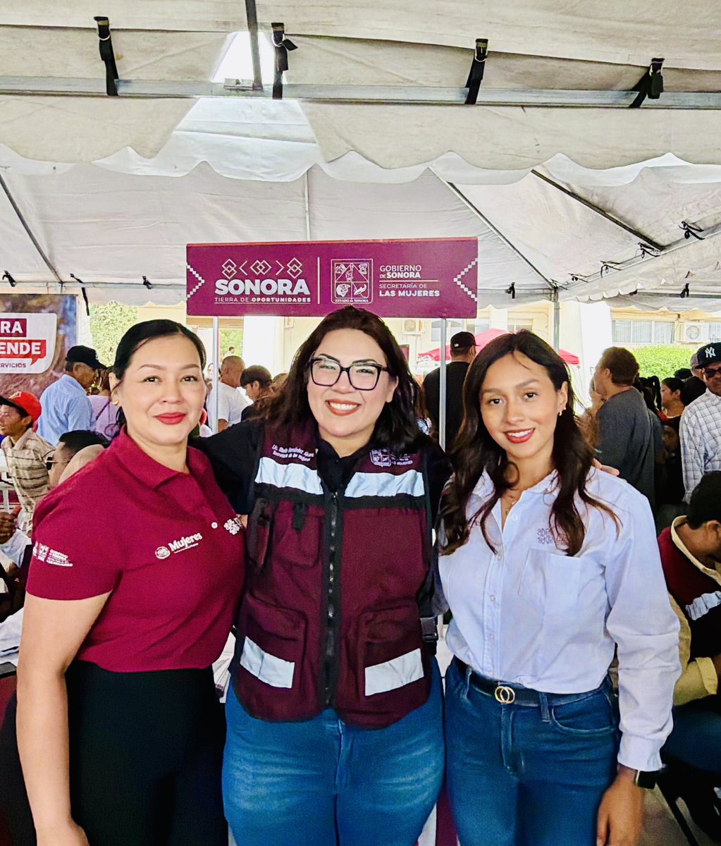 AlcarazSheila's tweet photo. ¡En el Gobierno de Sonora se trabaja a ras de suelo! Por ello, Sonora Atiende llegó este fin de semana a Agua Prieta con una gran variedad de apoyos y servicios gubernamentales. 

Sonora Atiende es una extraordinaria estrategia impulsada por nuestro Gobernador, @AlfonsoDurazo a fin de brindar atención integral y cercana en todos los municipios.

Desde @SeMujeresSon participamos con nuestro módulo informativo y de atenciones especializadas con enfoque de género. Asimismo, contamos con un Centro LIBRE, cerca de ti en Agua Prieta. Somos tu red de apoyo.