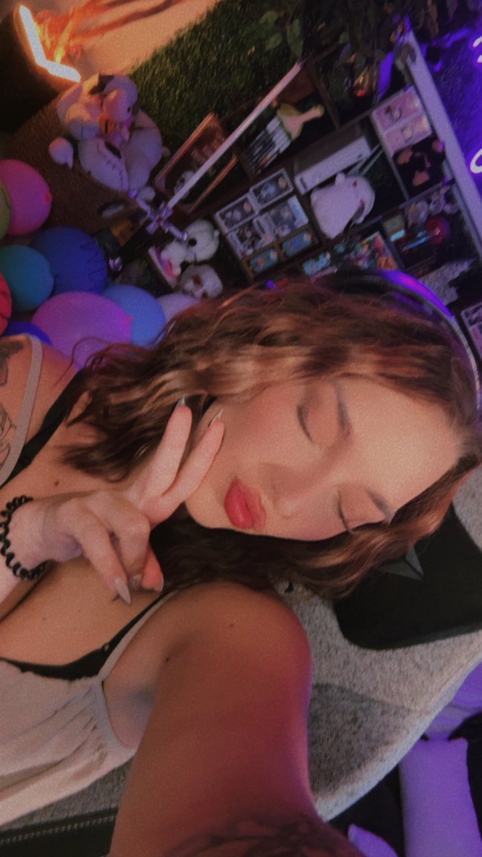 MsSavage tweet media