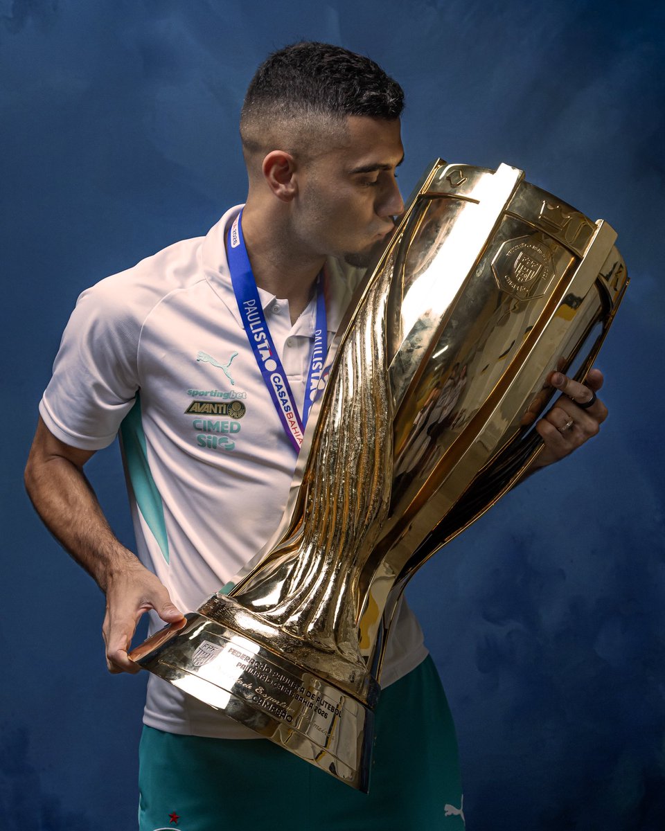 Paulistao's tweet photo. UM BEIJO FALA MAIS QUE MIL PALAVRAS!
Neste Dia do Beijo, nada como relembrar meus atuais campeões dando aquele beijo especial na taça pós título 😘
#PaulistãoCasasBahia #DiaDoBeijo
📷Rebeca Reis/Ag.Paulistão https://t.co/LU8BLzDsTm
