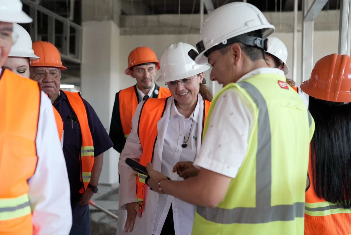 IMSSBCampeche's tweet photo. En #Carmen, supervisamos avances de la segunda fase de la obra de rehabilitación y dignificación del Hospital General #IMSSBienestar, así como el cumplimiento de procesos y normativa en las áreas rehabilitadas y en operación. https://t.co/6Dcm73XIk6