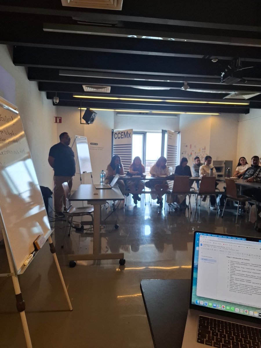 pedrolichtle's tweet photo. Muy contento de participar con Discos y Amigos y el @ccemx en el desarrollo del primer curso para el Certificado en Turismo Musical. 

En la búsqueda de profesionalizar y desarrollar un marco conceptual para que gestores musicales puedan impulsar el turismo musical en México. https://t.co/GULrMKNA0c