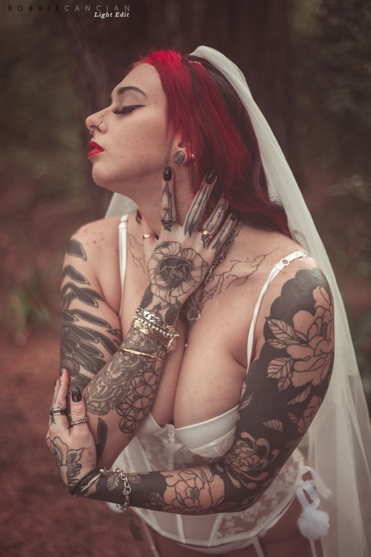 NZsHottest's tweet photo. A lost bride in the woods with inked skin and fearless confidence. Soft romance with a wild, seductive edge. 🌲🔥
#LostBride #InkedBabe #OutdoorShoot #CorsetStyle https://t.co/UZb9XV5BPM