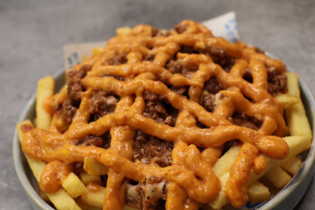 Jupiter_Hadley's tweet image. Told Dann I was craving a specific type of mozzarella sticks, he found a place that does it and took me there! #foodphotography #photography #spicy