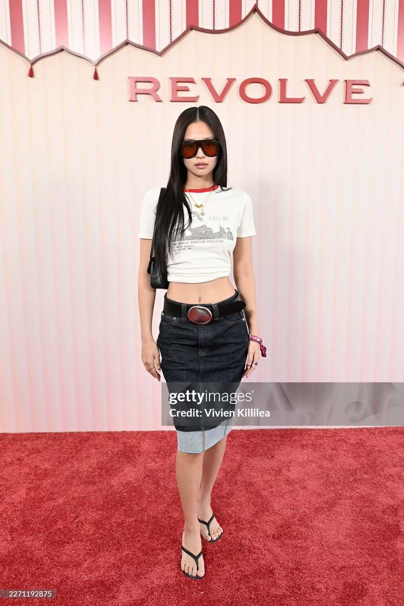 DC 제니 갤러리 tweet media