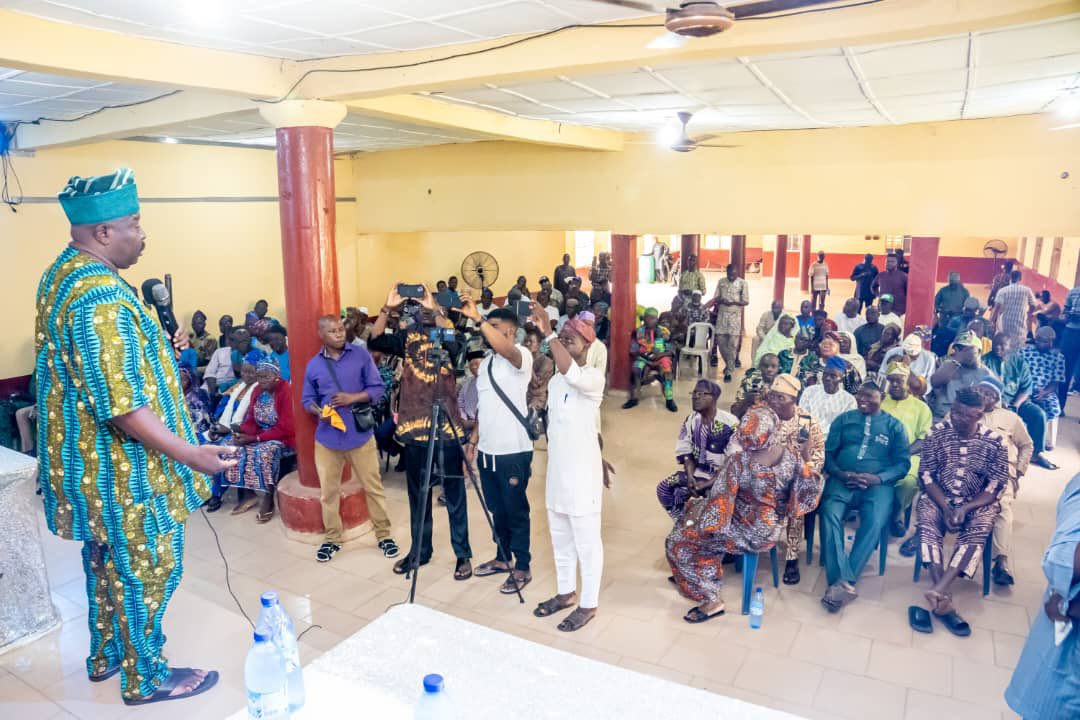 Senator Sharafadeen Abiodun Alli, the distinguished Senator representing Oyo South Senatorial District, continued his intensive stakeholders consultation today across Saki East, Saki West, and  Atisbo Federal Constituency in Oyo State.

This strategic engagement forms part of his