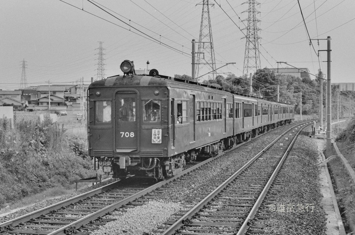 開業2年弱の山田にて
1975年撮影

現在の周辺写真と比較すると、変貌振りに目を見張りました。

この年の代替廃車は、700系と210系だったかと思います。

万博の際に乗っているのですが特に思い入れのある車輌ではないので、消えるから撮ったという感じでしょうか……