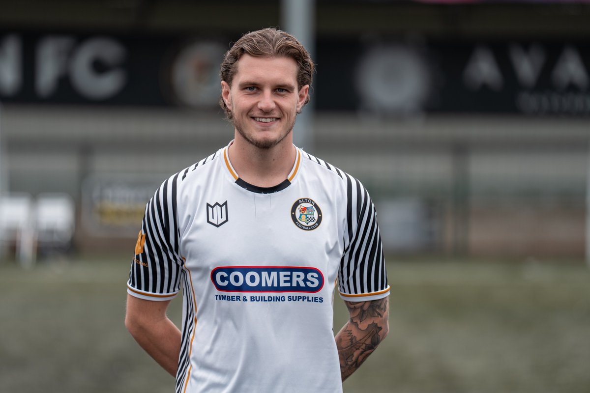 alton_fc's tweet photo. Happy Birthday, Zak Nash! 🎉🥳⚪️⚫️⚽️ https://t.co/VjuBn4LFkZ