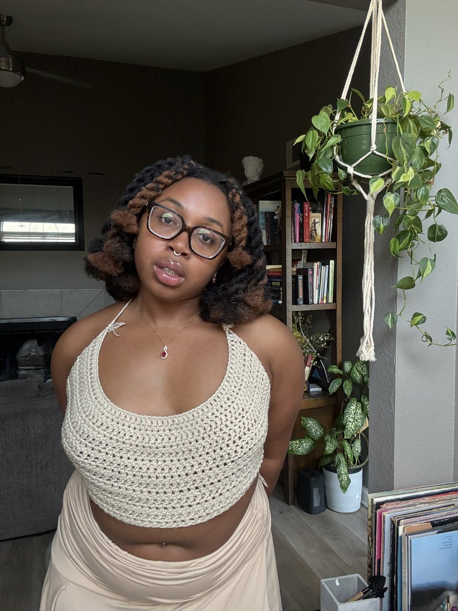 I crocheted this top :)