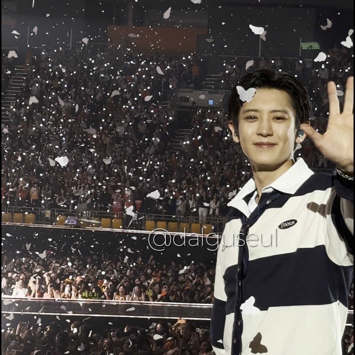 plum_chelly's tweet photo. It looks like that butterfly is kissing Chanyeol's face and hovering around him  to convey how dearly he is loved 🤍🦋❄️ https://t.co/3e26WqYoR4