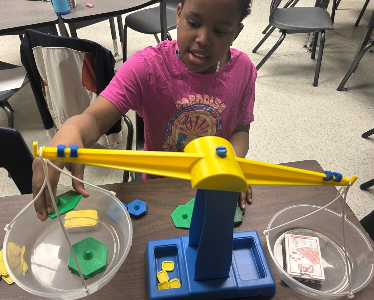 MsKeyota's tweet photo. Using a Pan Balance scale to measure and compare the weight of school items in grams. #handsonmath #measuremass #massbenchmarks #Ocsbmath @OttCatholicSB @CorpusOCSB https://t.co/cu7tGx331P