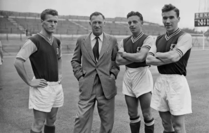 AndrewUllah's tweet photo. Never forgotten. The late great John Neal. Born On This Day 1932 🙏🏽🏐🏆#JohnNeal #AstonVilla #VillaPark https://t.co/krOtJlue8a