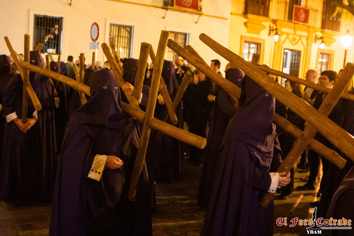 JUEVES SANTO

La Quinta Angustia, detenida en la noche de Molviedro.

📸 <a href="/ivanusi/">ybam</a> 

<a href="/QuintaAngustia_/">Hermandad de la Quinta Angustia</a> · #ssantasevilla26 #juevessanto