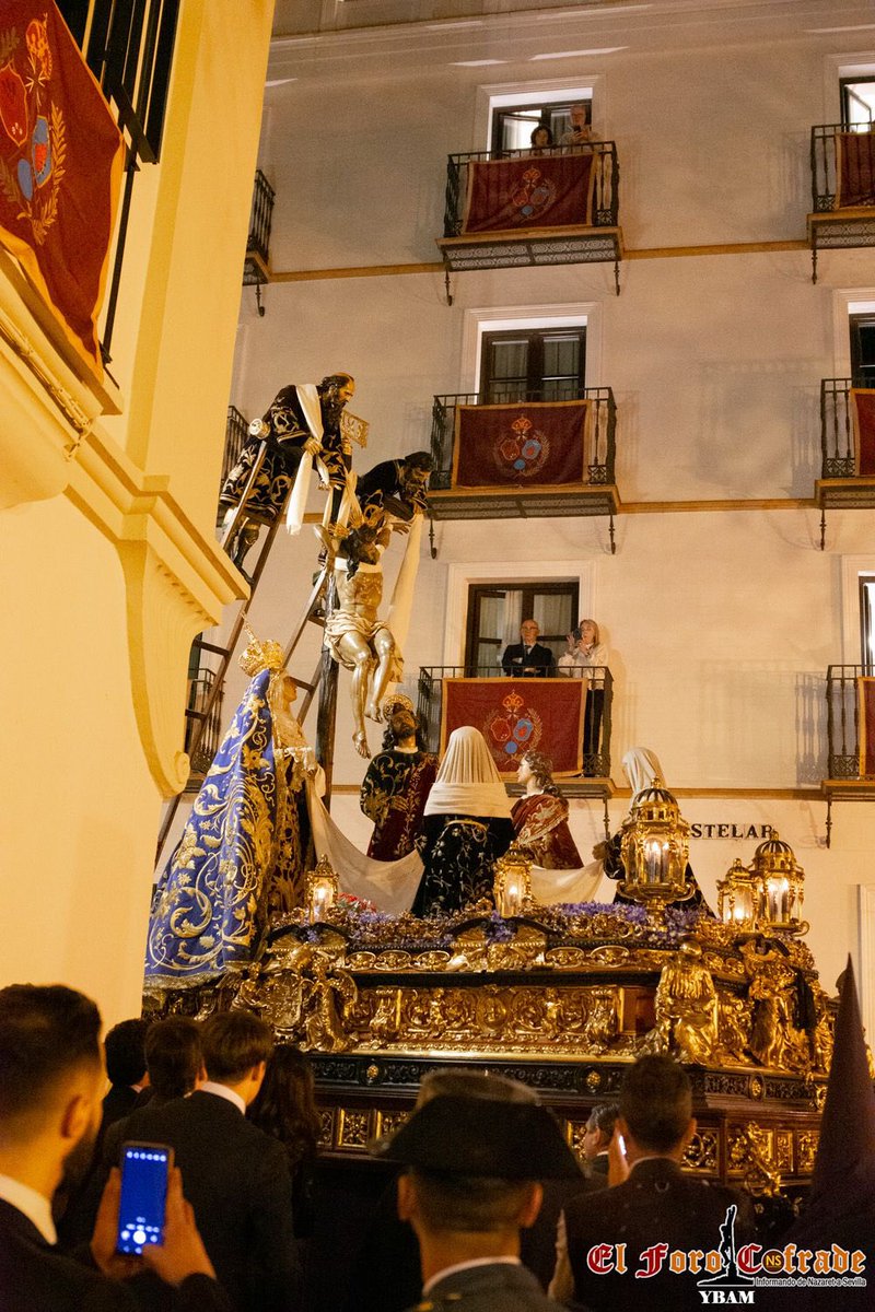 ElForoCofrade's tweet photo. JUEVES SANTO

La Quinta Angustia, detenida en la noche de Molviedro.

📸 @ivanusi 

@QuintaAngustia_ · #ssantasevilla26 #juevessanto https://t.co/4DBZdHu7H1