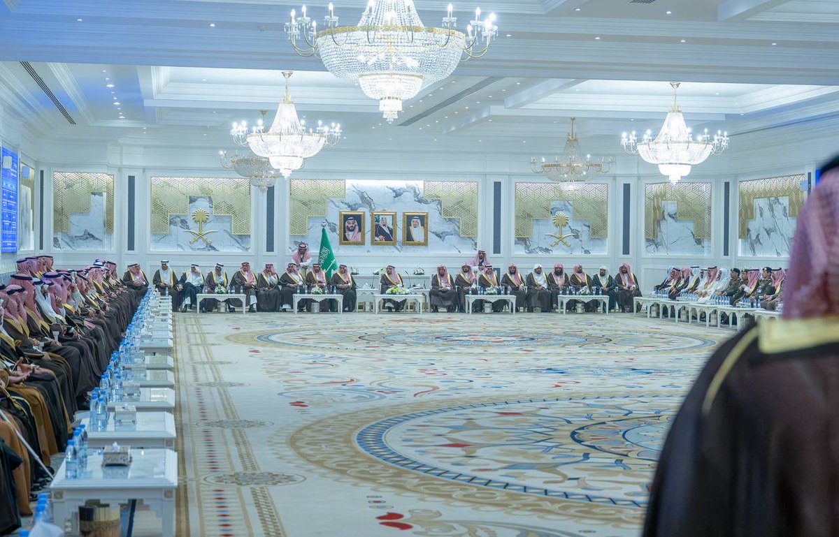 EmarahAlQassim's tweet photo. بلغ إجمالي العاملين في الأنشطة السياحية بالقصيم 1,518 عاملاً، مع قفزة نوعية في عدد السعوديين الملتحقين بالقطاع، في ظل سعي المنطقة لرفع جاهزية الكوادر الوطنية عبر المسارات التدريبية المكثفة..

سمو #أمير_منطقة_القصيم: يهمني كثيراً نمو القطاع السياحي بالمنطقة لأنه يوفر فرص عمل لعموم العاملين والعاملات بالمنطقة، وصندوق التنمية السياحي يعد داعماً كبيراً للمستثمرين في جميع مجالات السياحة، ونحن نحث كافة المبادرين على الاستفادة من هذه الممكنات لتطوير مشاريع نوعية تعود بالنفع على شبابنا واقتصادنا المحلي.