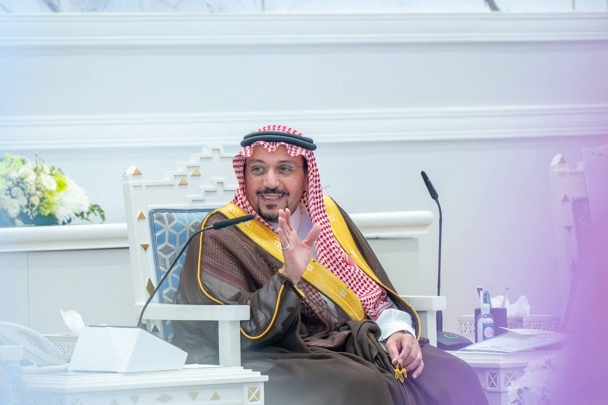EmarahAlQassim's tweet photo. بلغ إجمالي العاملين في الأنشطة السياحية بالقصيم 1,518 عاملاً، مع قفزة نوعية في عدد السعوديين الملتحقين بالقطاع، في ظل سعي المنطقة لرفع جاهزية الكوادر الوطنية عبر المسارات التدريبية المكثفة..

سمو #أمير_منطقة_القصيم: يهمني كثيراً نمو القطاع السياحي بالمنطقة لأنه يوفر فرص عمل لعموم العاملين والعاملات بالمنطقة، وصندوق التنمية السياحي يعد داعماً كبيراً للمستثمرين في جميع مجالات السياحة، ونحن نحث كافة المبادرين على الاستفادة من هذه الممكنات لتطوير مشاريع نوعية تعود بالنفع على شبابنا واقتصادنا المحلي.