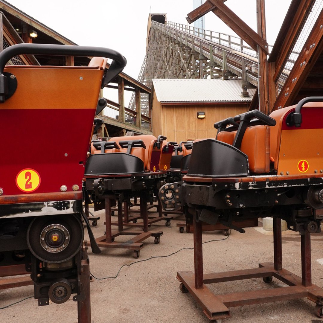 Six Flags tweet media