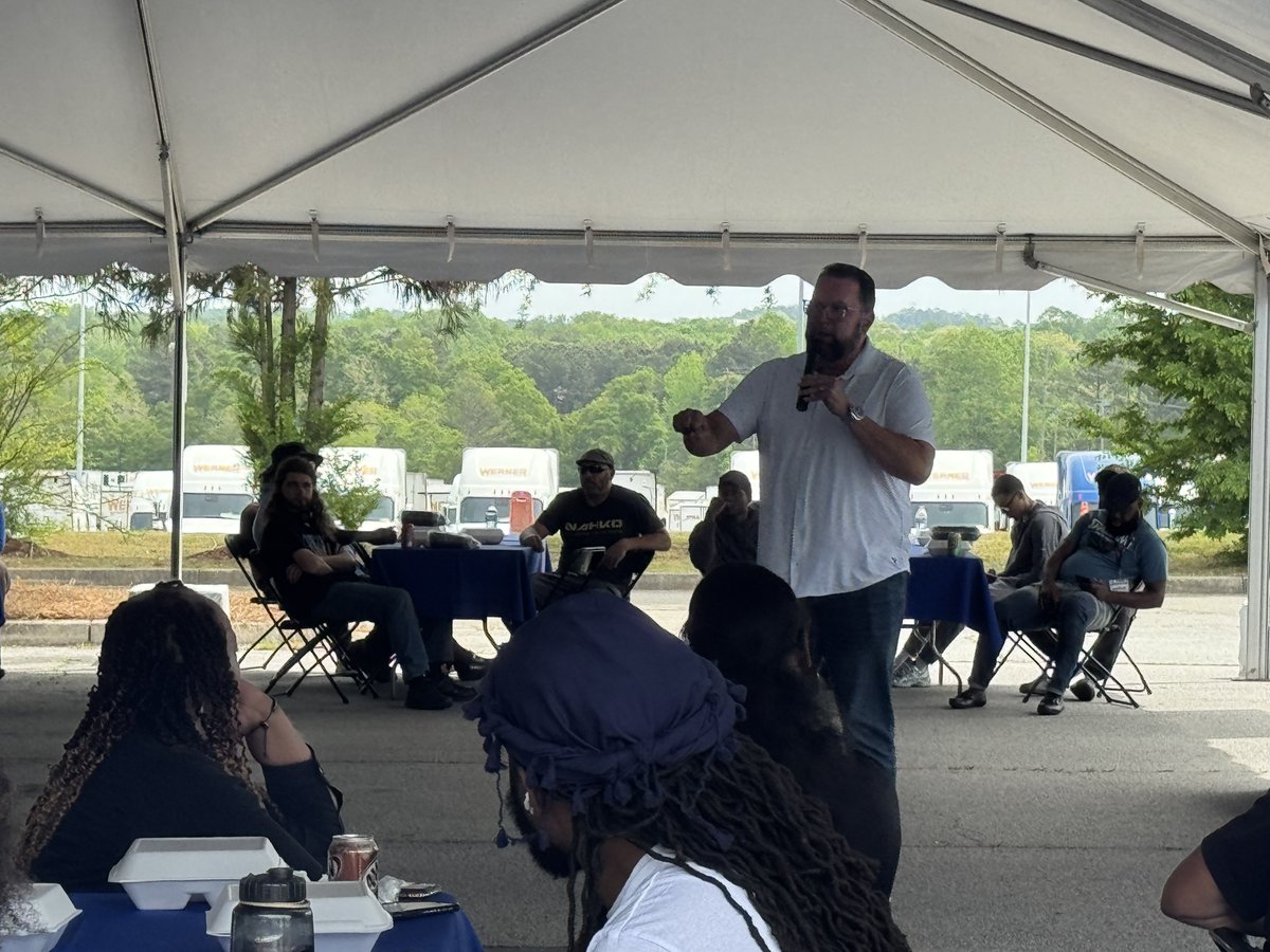 Derek Leathers tweet media