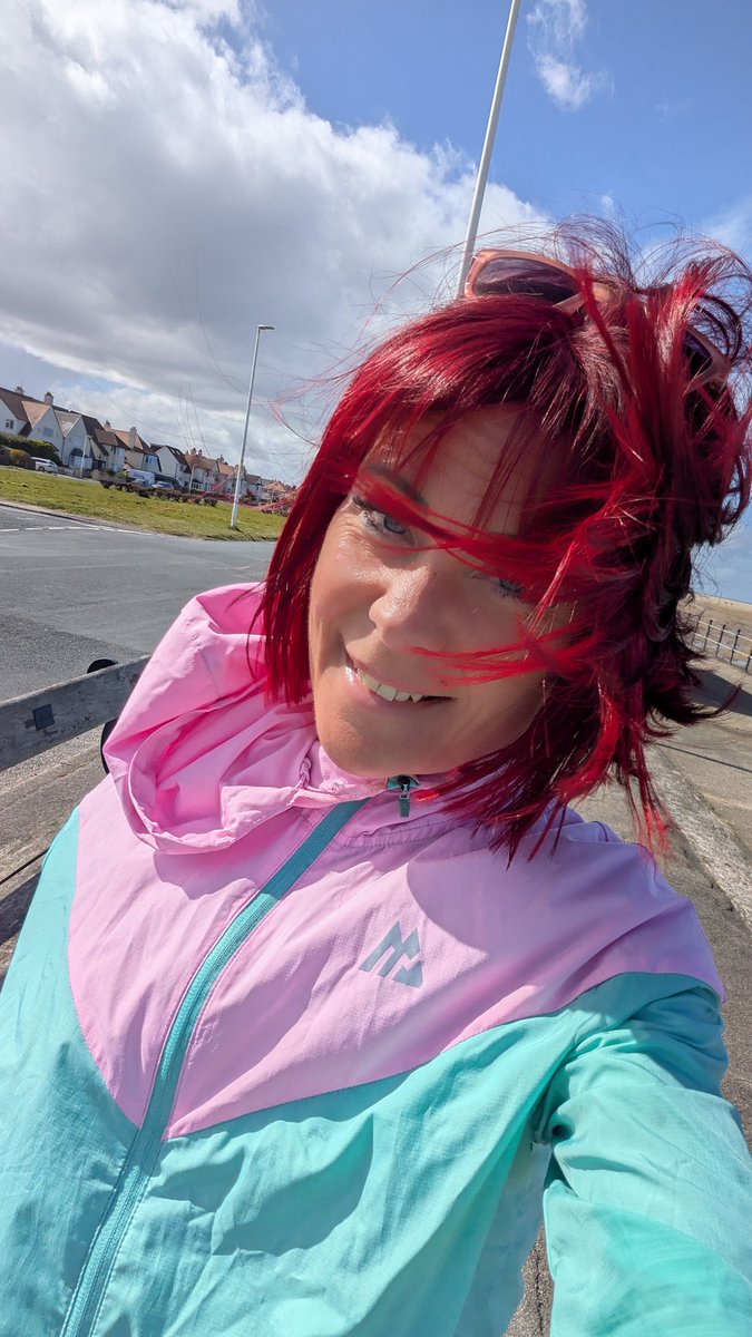 fifimac79's tweet photo. The sunshine had me fooled 🌬️ https://t.co/8VQt6x3s3z
