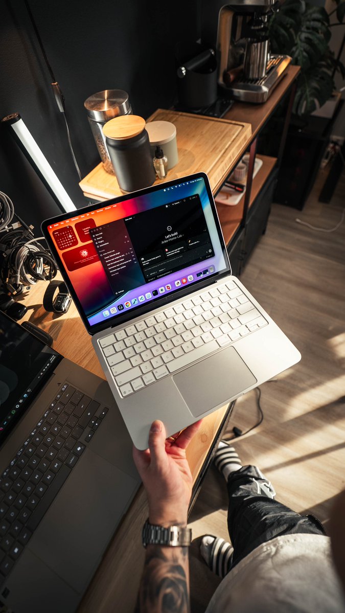 andres_vidoza's tweet image. Using MacBook Neo for Programming.