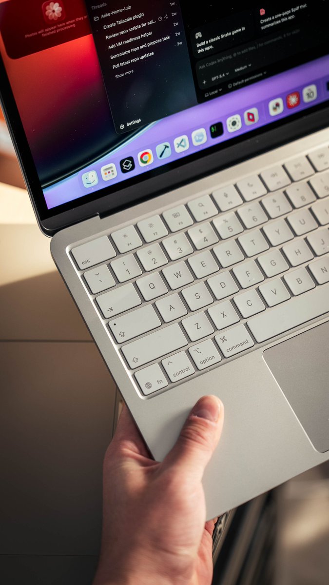 andres_vidoza's tweet image. Using MacBook Neo for Programming.