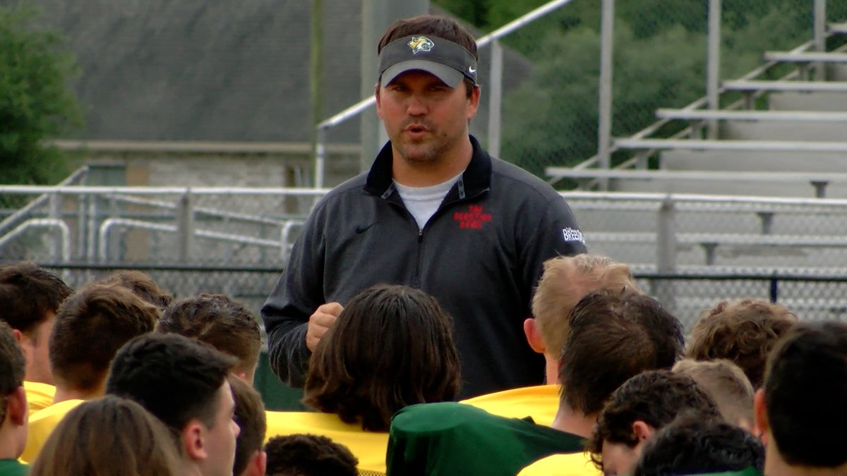 BHollandSports's tweet image. Can confirm...

Walker High Football Head Coach Chad Mahaffey accepted the job at De La Salle to be Cavaliers next head coach

@FletcherWDSU had it first

#LHSAA 
#Louisiana 
#HSFB