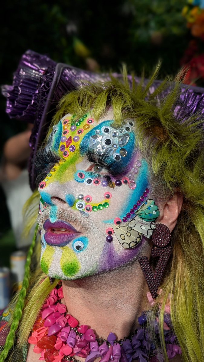 trashqueen's tweet photo. congrats you’ve been blessed by the biblically accurate clown alien angel 🤡🪽 https://t.co/rNuPiDIZpH