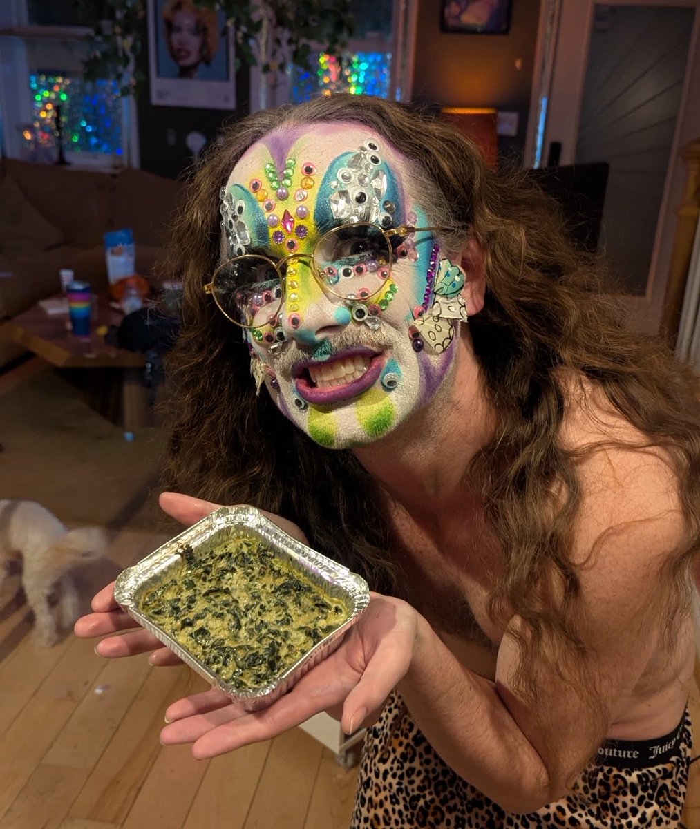 trashqueen's tweet photo. would you like some free creamed spinach? https://t.co/zDOyjqWWz7