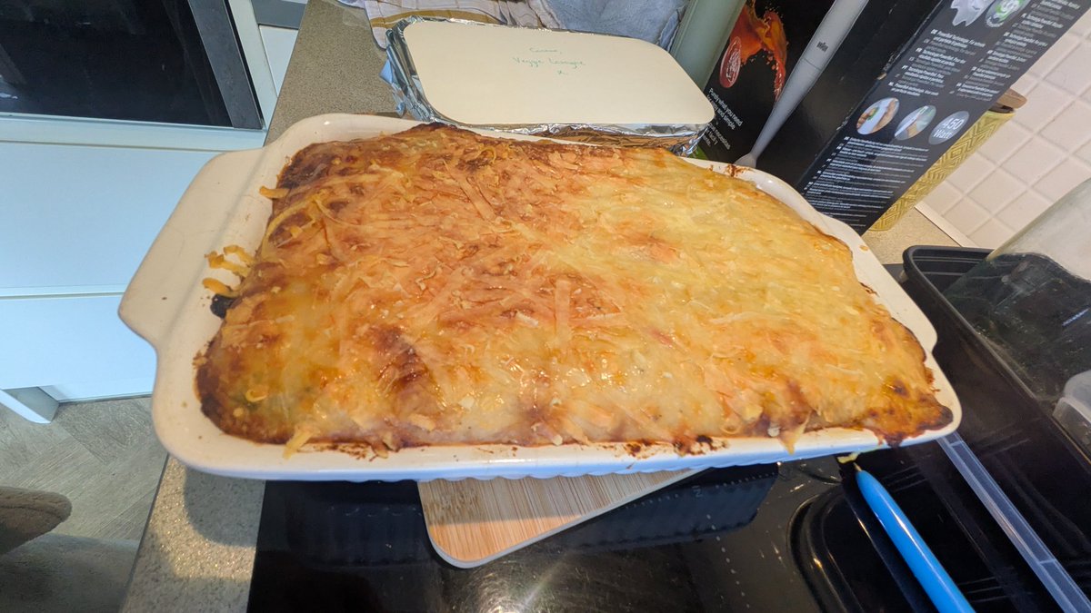 fifimac79's tweet photo. Sunday I made my neighbour and friend a lasagne, went for a fresh run, found some crochet 🐍. Ready for a new Monday full of challenges and induction, exciting times @UHLGPharmacy proud to be Head of Education for Pharmacy Technicians and Support Staff 💚💊 https://t.co/xWZKfwgMVk