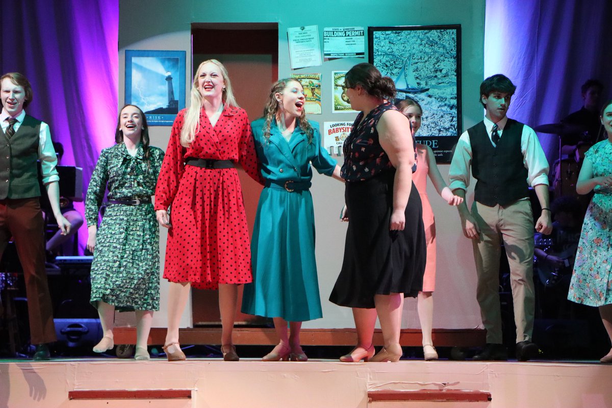 rbdramaguild's tweet photo. Here are a few more of our favorite moments from “9 to 5” ⏰ - in and out of the office 🍷🎙️🤠🐹🦆☕️

The full set of photos 📸 from the entire production 🎭 is in the album on the Fine Arts Facebook page
Use the link in the bio to see them all https://t.co/75kAjILw4S