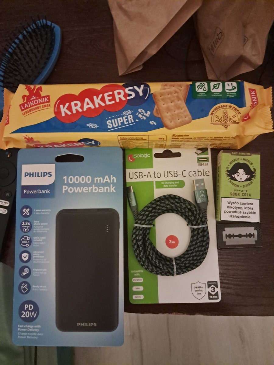 cip0lla's tweet image. haul zakupowy (bluze wstawiam tak bo nie chce mi sie jej ponownie skladac💔 ale jutro jom ubiore i wstawie wam zdjecie buziaki😘)