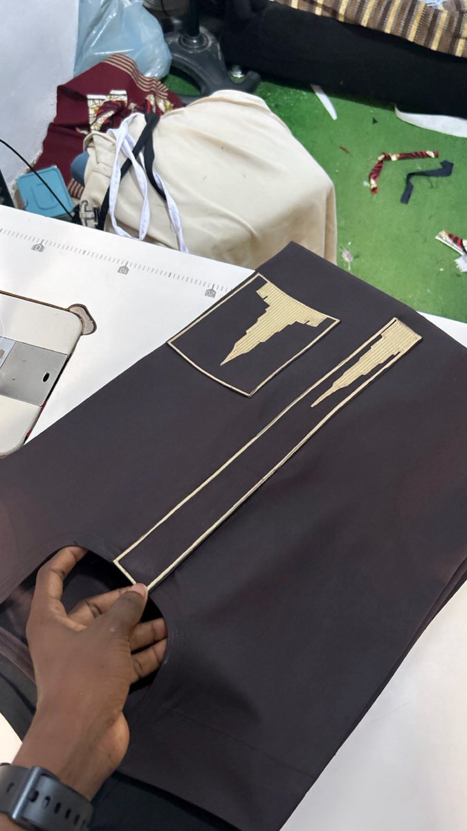 Adeniji25534220's tweet image. I Dey try 🤲✂️