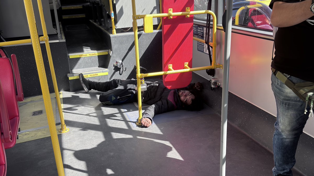 hufeso's tweet photo. @Red_Movilidad Atentos estoy en el centro de santiago -11.12 hrs https://t.co/a98OIGnG4m