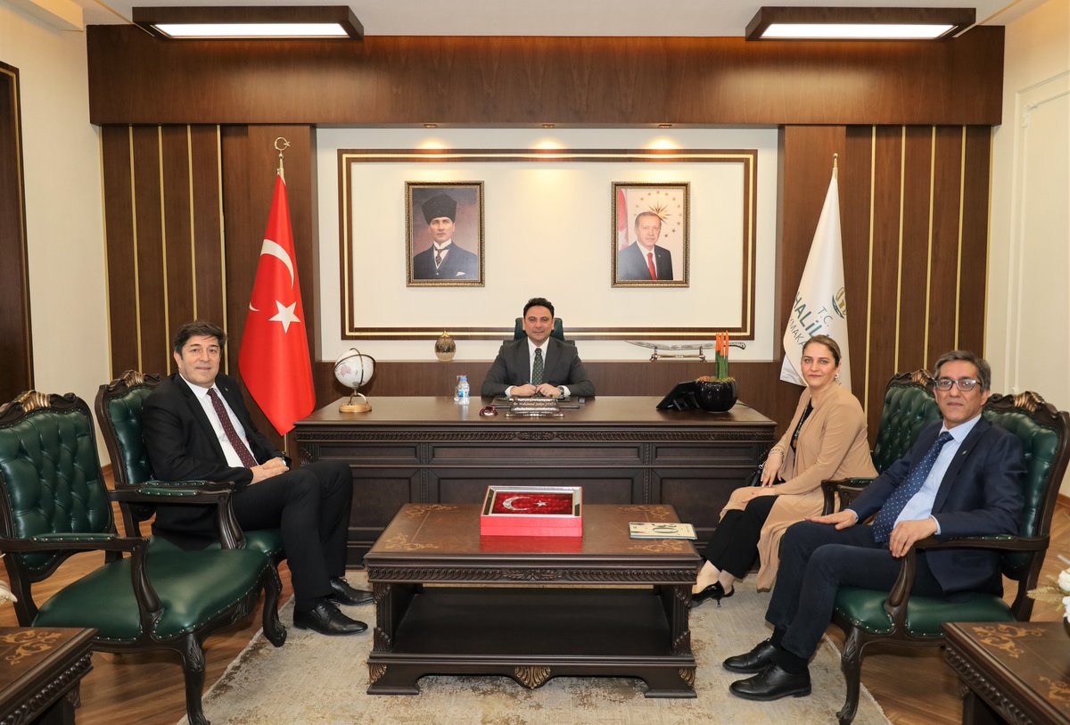 Urfabulteni's tweet photo. Kaymakam Şahin'e TEMA Vakfından Fidan Bağışı Takdiri - Urfa https://t.co/uWncjwDAhP - Bi haber olma haberdar ol | Son Dakika Şanlıurfa Haberleri
https://t.co/O8sad8Kf8G

@mserkansahin @Ahmetengul63 @Fatmaates63 @haliliyegovtr https://t.co/zF81NnoaxE