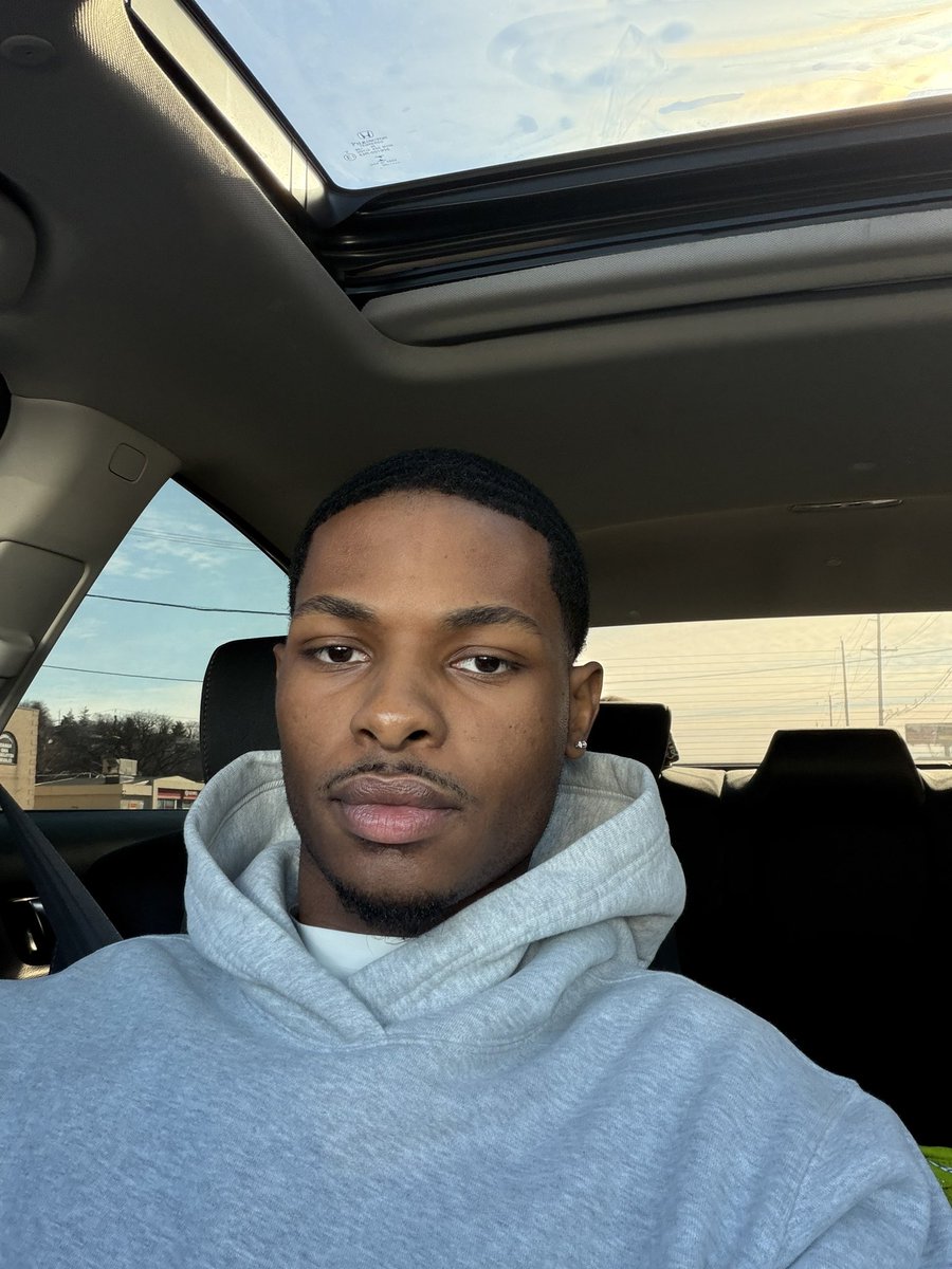 dashawnstylez's tweet photo. The same but not exactly the same. https://t.co/449hM1wa6i