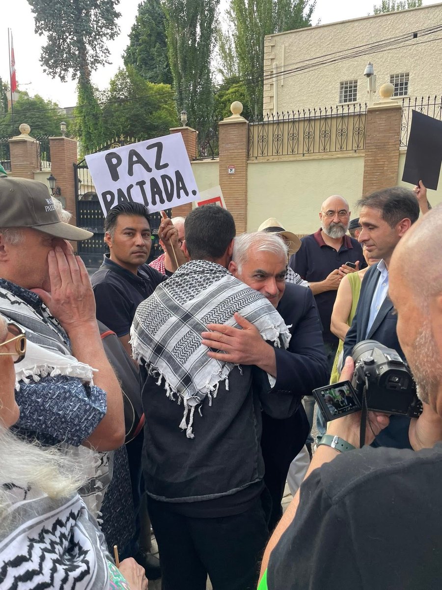 WesternSaharaQ's tweet image. Taleb Ali Salem, a key figure in the #Polisario’s #propaganda network in #Spain 🇪🇸, has openly declared his support to the Iranian regime. He recently went as far as publicly backing #Tehran and paying a formal visit to the Iranian ambassador in #Madrid.
When #Morocco 🇲🇦