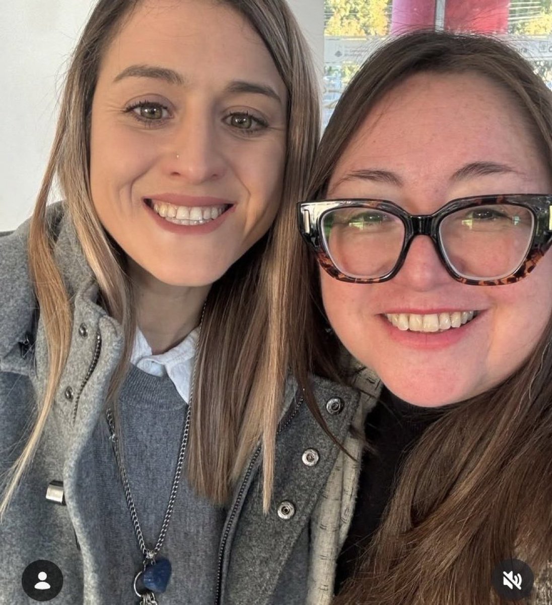 LajeAntonio's tweet photo. Estas son las psicólogas Jennifer Leiva y Vanesa Marín que se rieron del vídeo donde Ángel López pedía a gritos no volver con la madre que lo golpeaba. 

Me ayudan a hacer viral sus caras 🙏 https://t.co/nHEESB81tZ